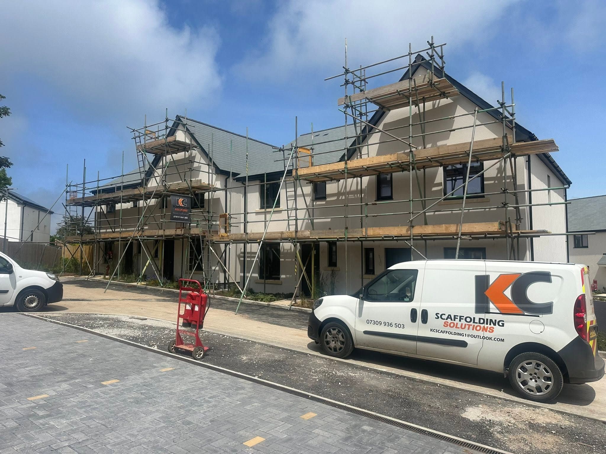 New-build housing scaffold